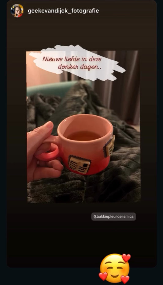 books + gradient mug (rouge/baby pink)