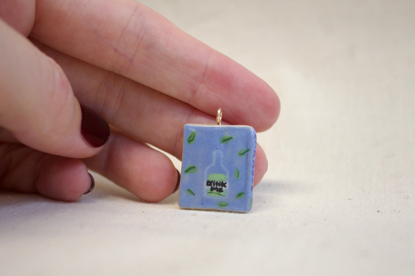 'Alice in Wonderland' Book Charm 📖